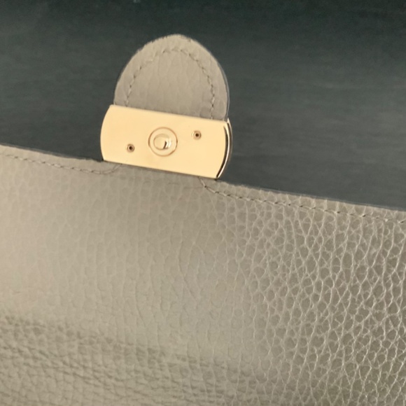 Authentic GUCCI Interlocking GG Calfskin Leather Chain Crossbody wallet inside - Picture 3 of 12